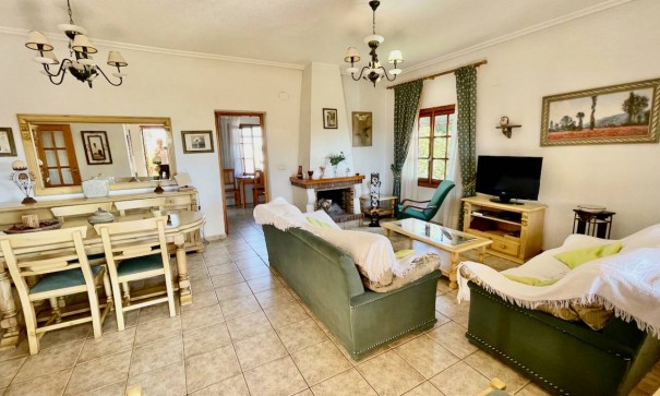 Återförsäljning - Finca lantlig egendom -
Daya Nueva