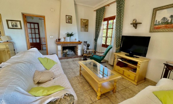 Återförsäljning - Finca lantlig egendom -
Daya Nueva