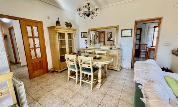 Återförsäljning - Finca lantlig egendom -
Daya Nueva