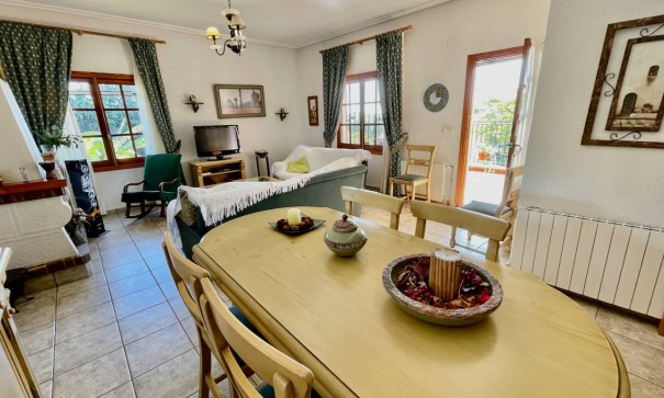 Återförsäljning - Finca lantlig egendom -
Daya Nueva