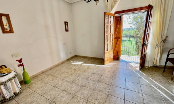 Återförsäljning - Finca lantlig egendom -
Daya Nueva