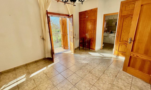 Återförsäljning - Finca lantlig egendom -
Daya Nueva