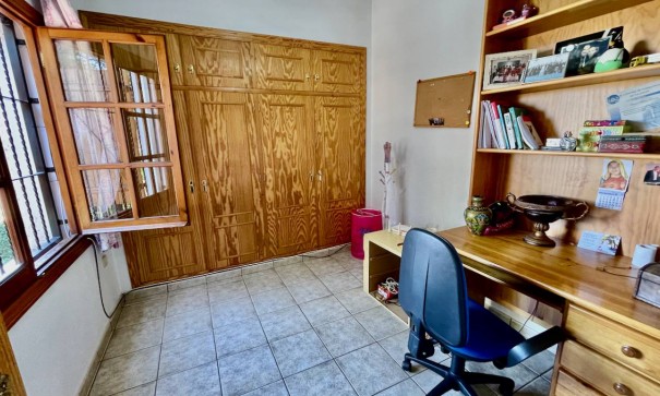 Återförsäljning - Finca lantlig egendom -
Daya Nueva