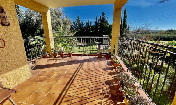 Återförsäljning - Finca lantlig egendom -
Daya Nueva