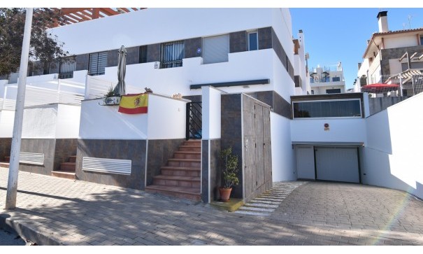 Återförsäljning - Radhus -
Guardamar del Segura