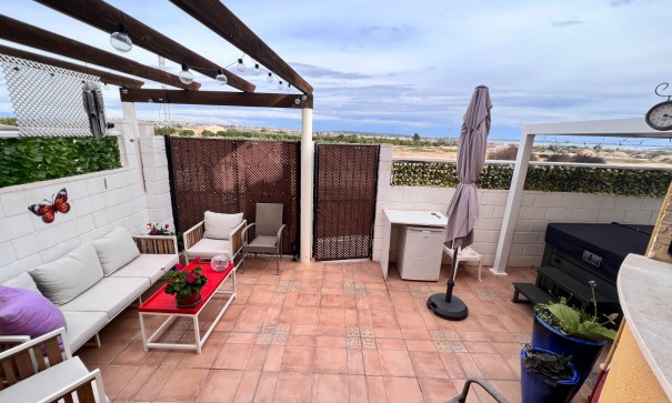 Herverkoop - Halfvrijstaande villa -
Los Montesinos - La herrada