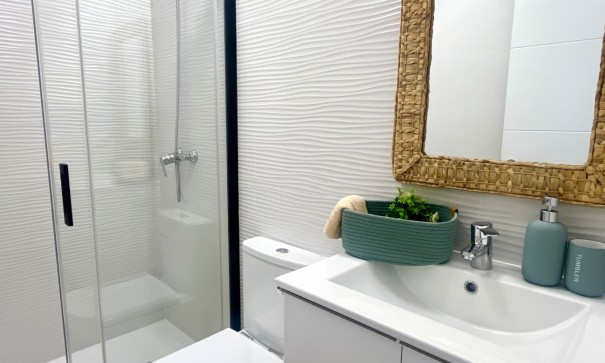 Återförsäljning - Lägenhet lägenhet -
Torrevieja - Punta Prima