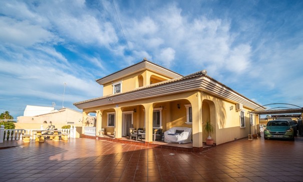 Videresalg - Fritliggende villa -
Torrevieja - LOS BALCONES - LOS ALTOS