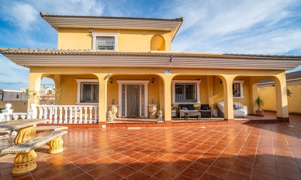 Videresalg - Fritliggende villa -
Torrevieja - LOS BALCONES - LOS ALTOS