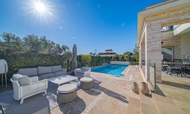 Sale - Detached Villa -
La Zenia - Beachside