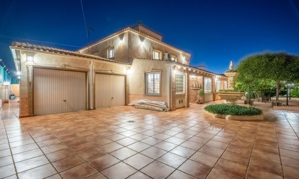 Herverkoop - Vrijstaande Villa -
Torrevieja - El chaparral