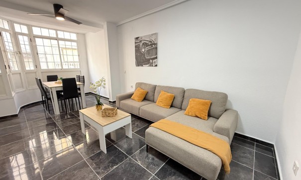Herverkoop - Apartement Flat -
Torrevieja - Center