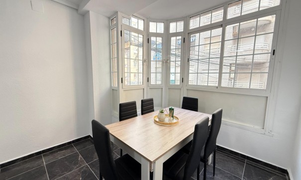 Herverkoop - Apartement Flat -
Torrevieja - Center