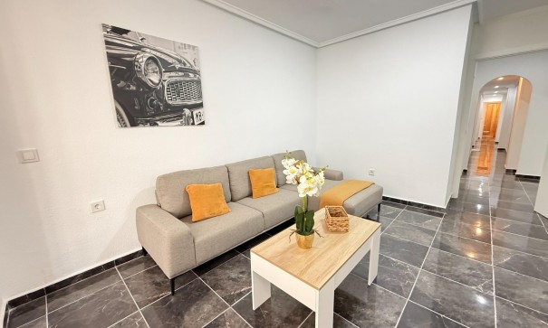 Herverkoop - Apartement Flat -
Torrevieja - Center