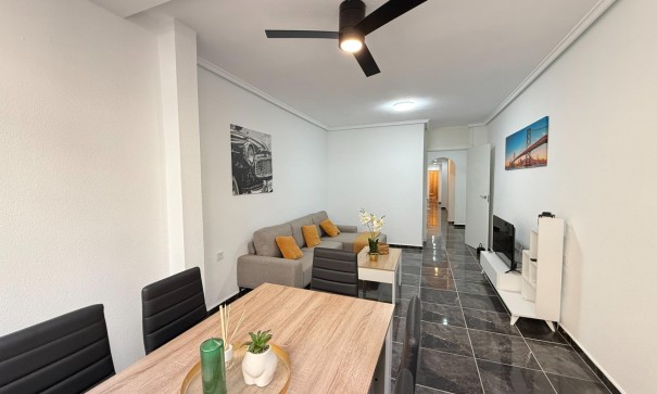 Herverkoop - Apartement Flat -
Torrevieja - Center