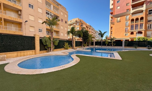 Revente - Appartement -
Torrevieja - Aldea del mar