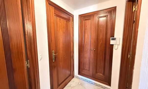 Revente - Appartement -
Torrevieja - Aldea del mar