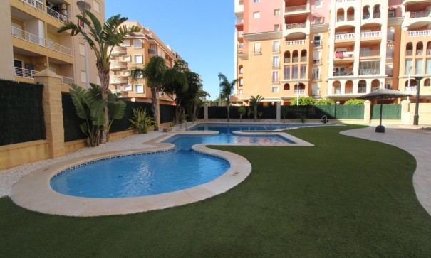 Revente - Appartement -
Torrevieja - Aldea del mar