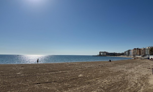 Revente - Appartement -
Torrevieja - Aldea del mar