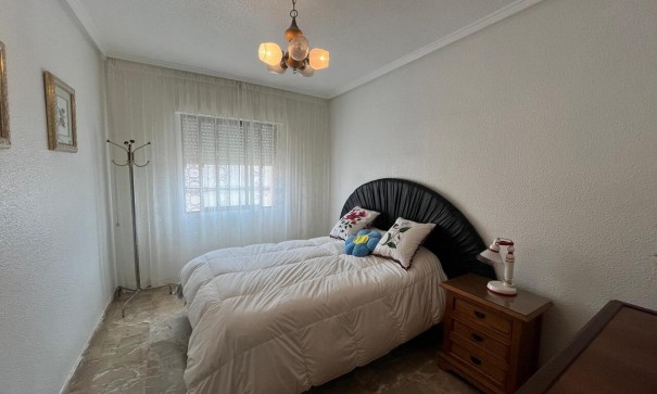 Återförsäljning - Radhus -
Algorfa