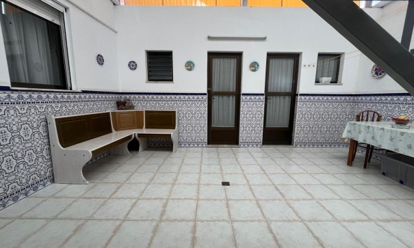 Återförsäljning - Radhus -
Algorfa