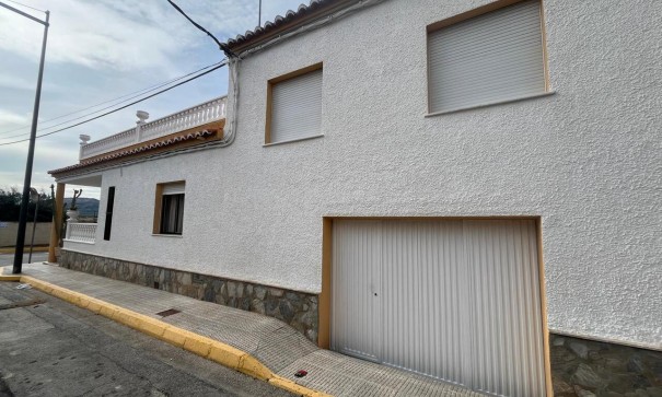 Återförsäljning - Radhus -
Algorfa