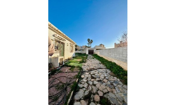 Venta - Chalet Independiente -
Torrevieja - Aguas Nuevas