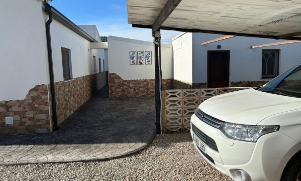 Återförsäljning - Fristående villa -
Villena