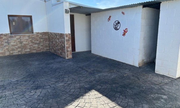 Återförsäljning - Fristående villa -
Villena