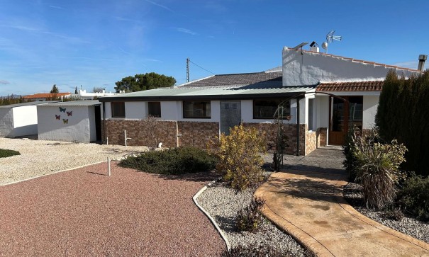 Återförsäljning - Fristående villa -
Villena