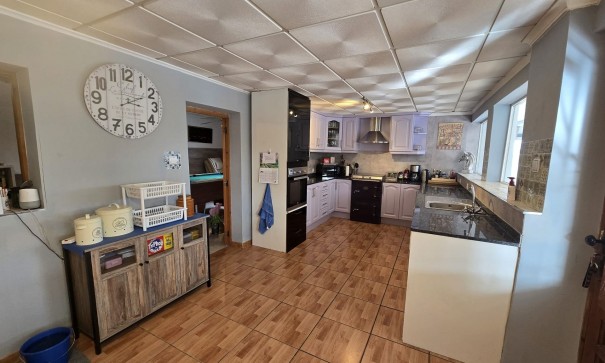 Återförsäljning - Fristående villa -
Villena