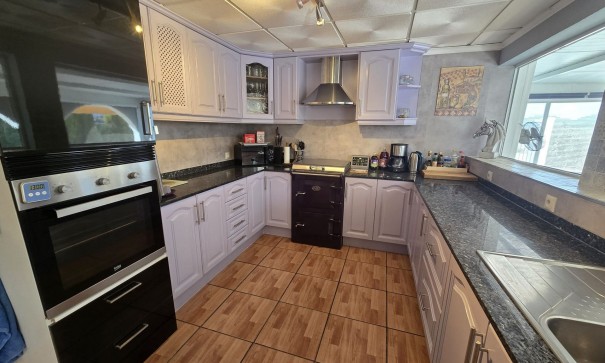 Återförsäljning - Fristående villa -
Villena