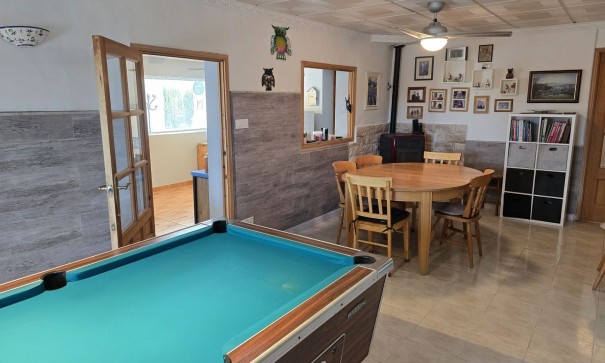 Återförsäljning - Fristående villa -
Villena