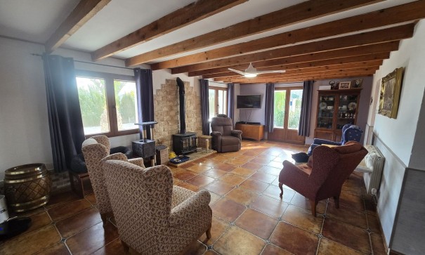 Återförsäljning - Fristående villa -
Villena