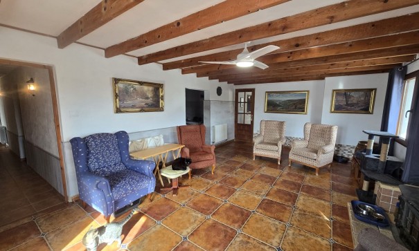 Återförsäljning - Fristående villa -
Villena