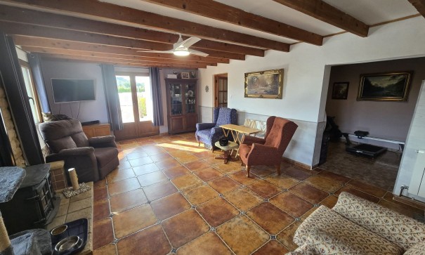 Återförsäljning - Fristående villa -
Villena