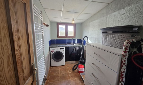 Återförsäljning - Fristående villa -
Villena