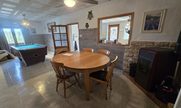 Återförsäljning - Fristående villa -
Villena