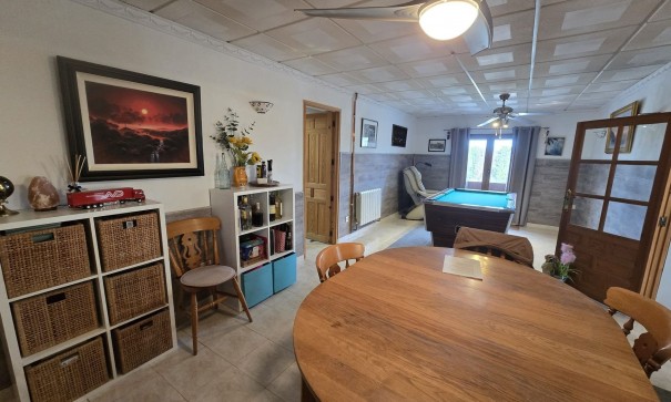 Återförsäljning - Fristående villa -
Villena