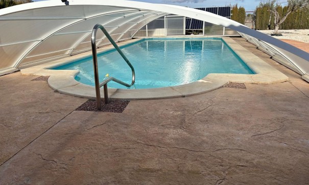 Återförsäljning - Fristående villa -
Villena