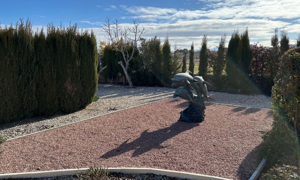 Återförsäljning - Fristående villa -
Villena