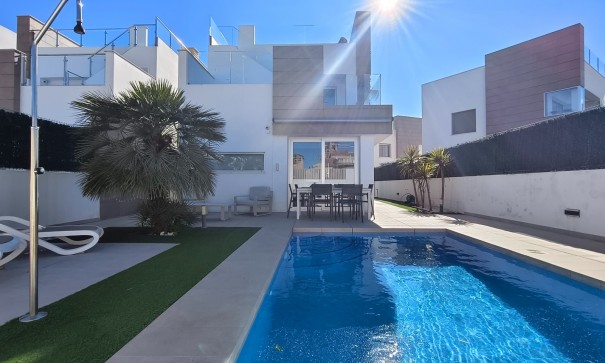 Sprzedaż - Willa wolnostojąca -
Guardamar del Segura - El Raso