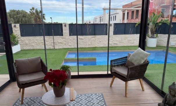 Revente - Villa Individuelle -
Rojales