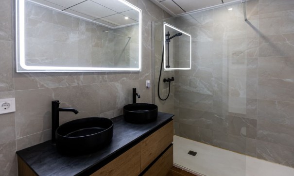 Återförsäljning - Radhus -
Torrevieja