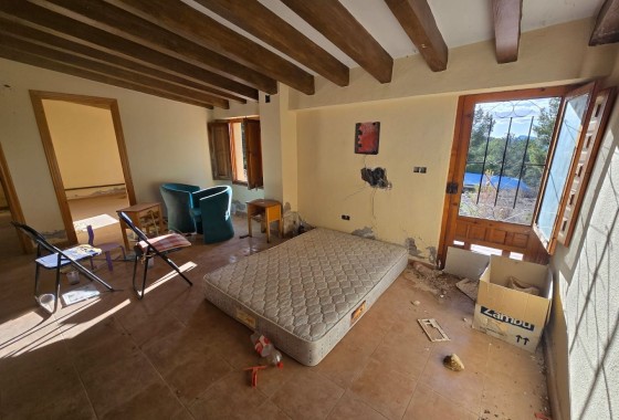 Herverkoop - Vrijstaande Villa -
Petrer