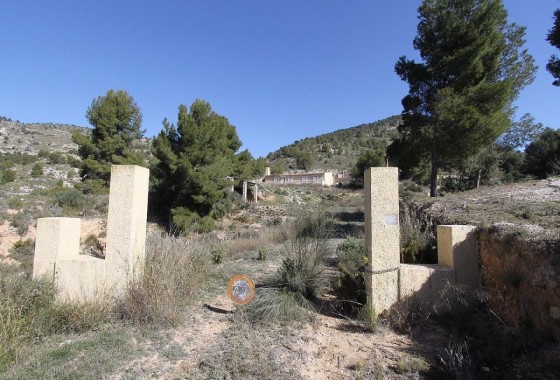 Herverkoop - Vrijstaande Villa -
Petrer