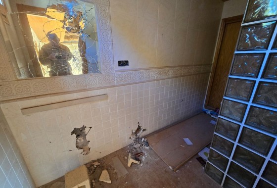 Herverkoop - Vrijstaande Villa -
Petrer