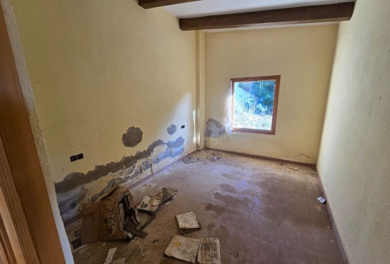 Herverkoop - Vrijstaande Villa -
Petrer