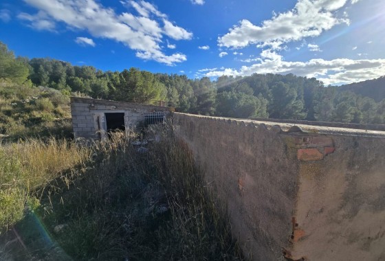 Herverkoop - Vrijstaande Villa -
Petrer