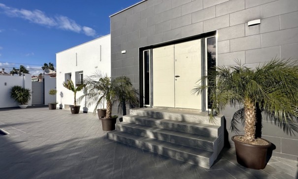 Sale - Detached Villa -
Rojales - Ciudad Quesada